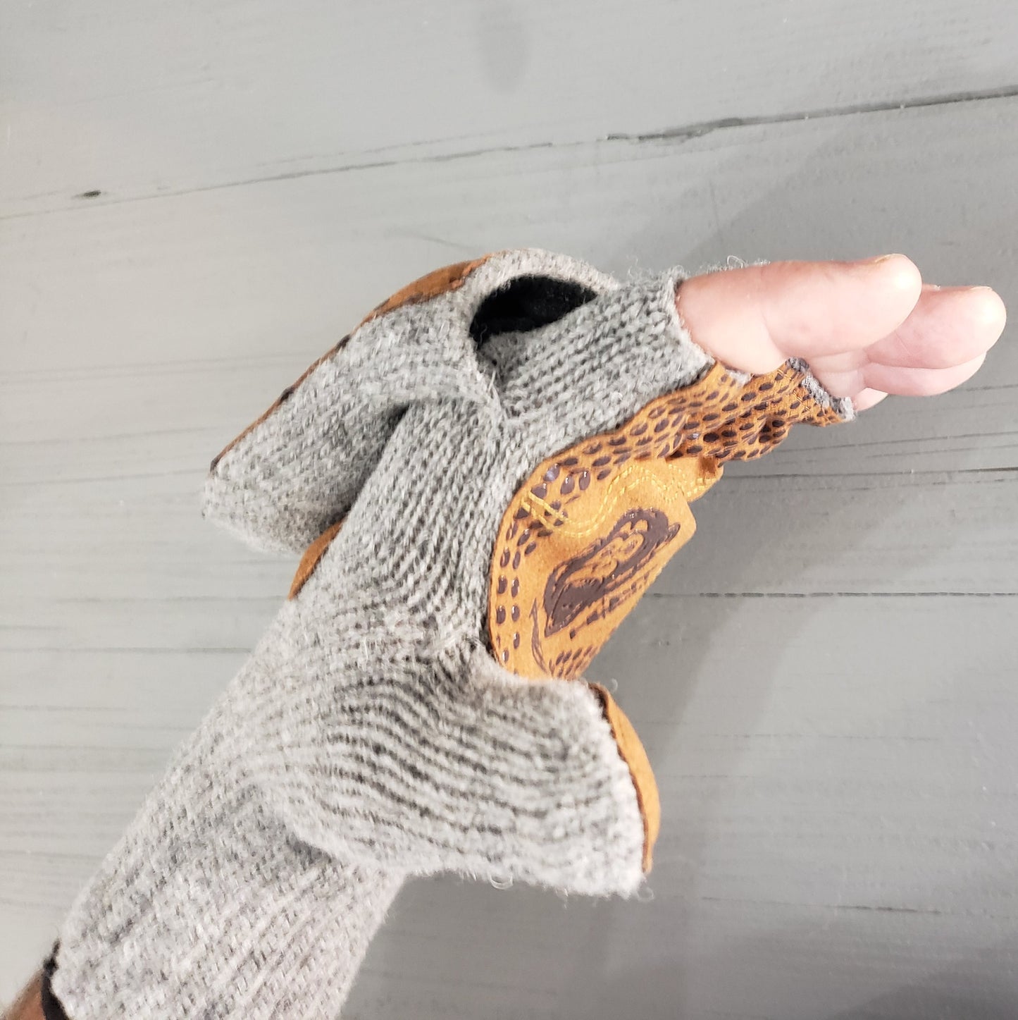 FM53 - Wooly Mitten