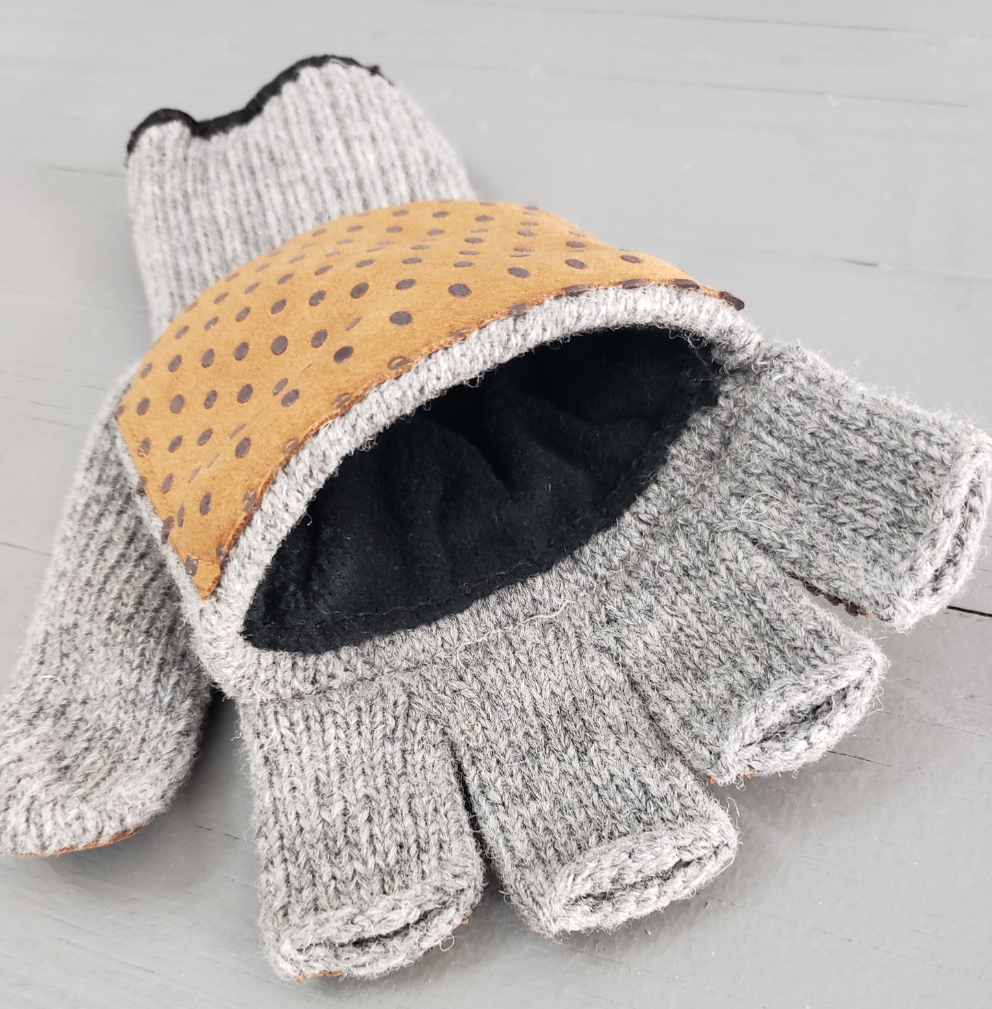 FM53 - Wooly Mitten